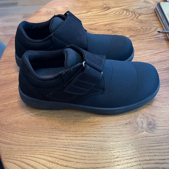 Orthofeet men’s wide size 9 shoes - Picture 6 of 7